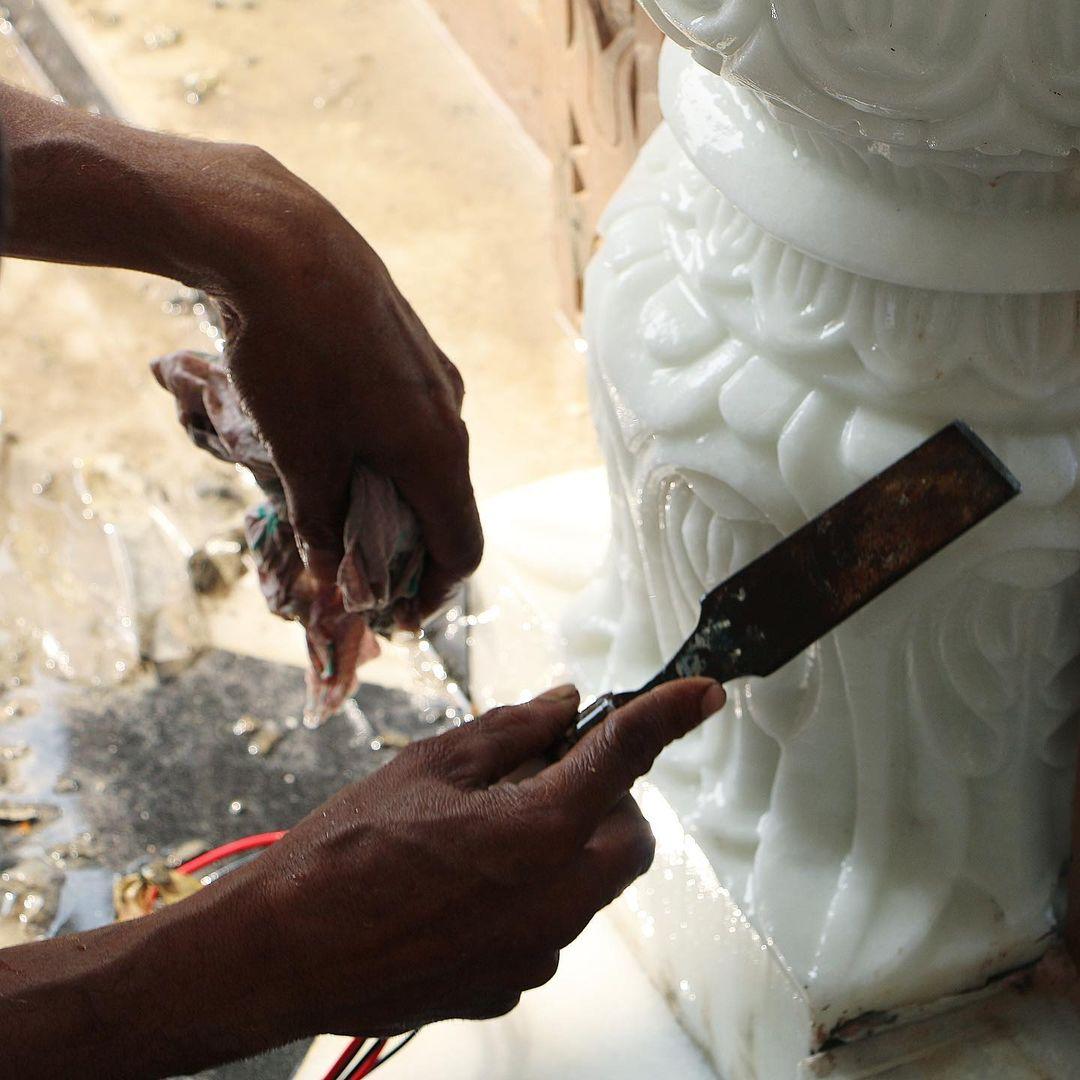 White Marble Decorative Column - Image 2