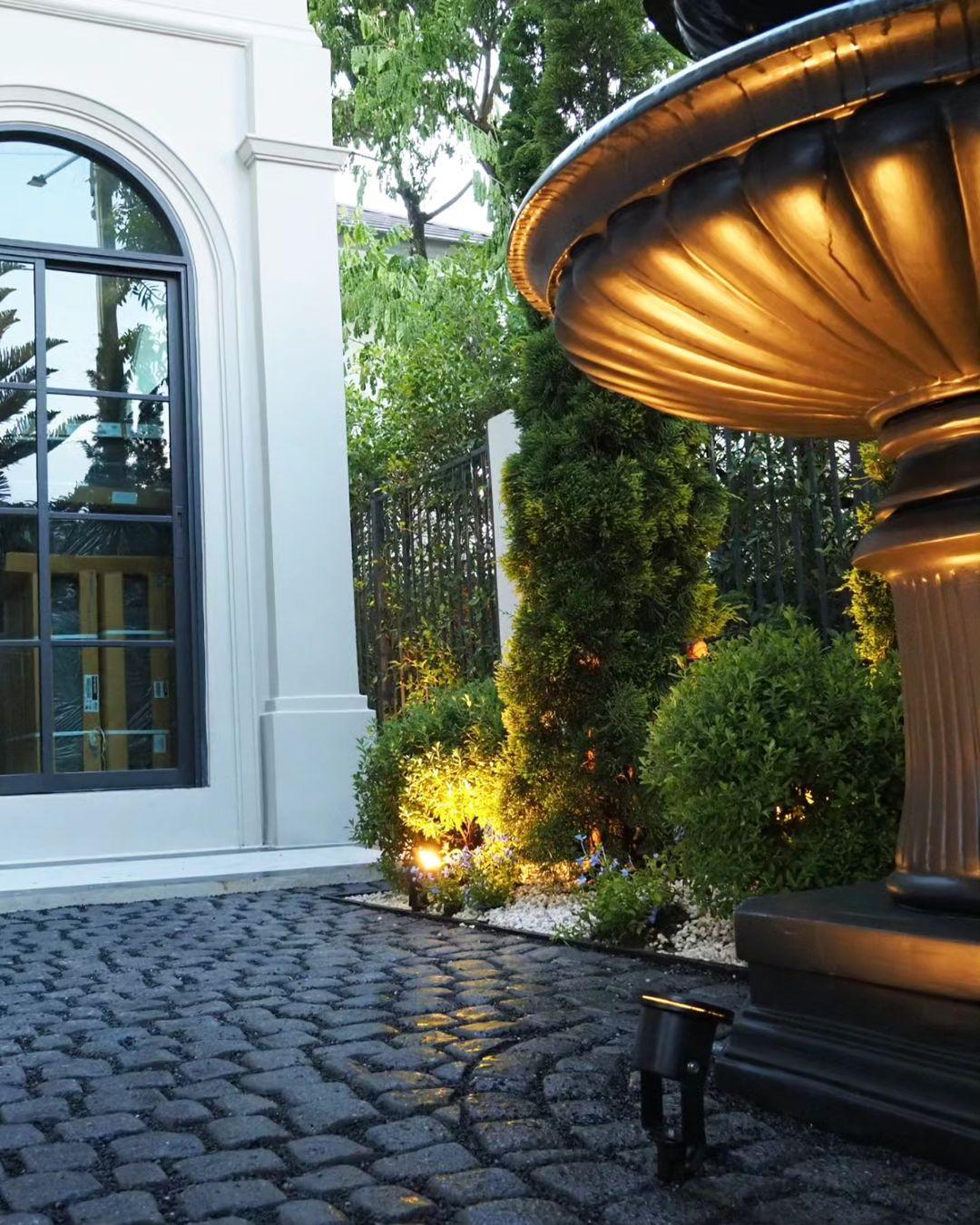 Black Beslana Garden Fountain