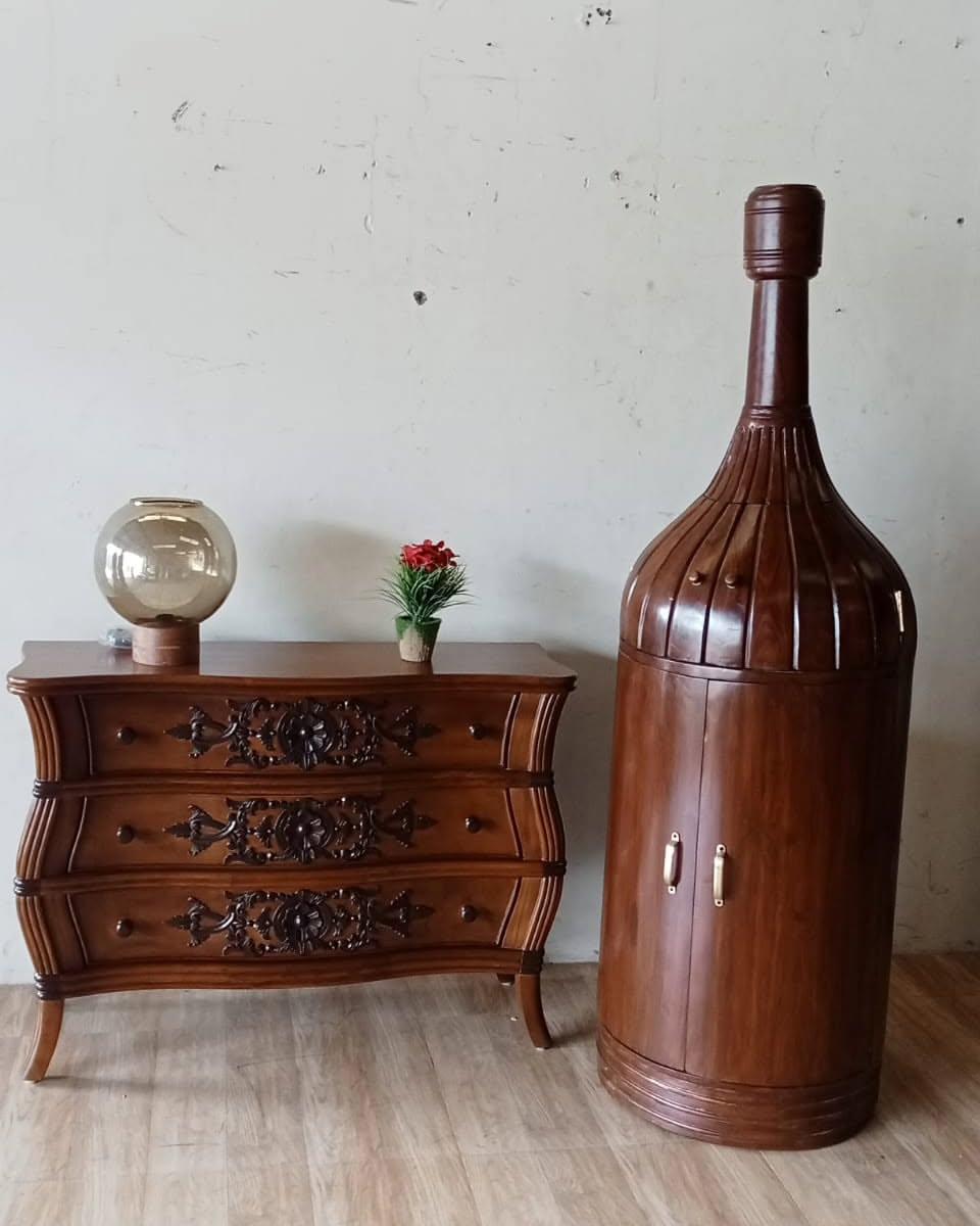 Elegant Wooden Furniture Set