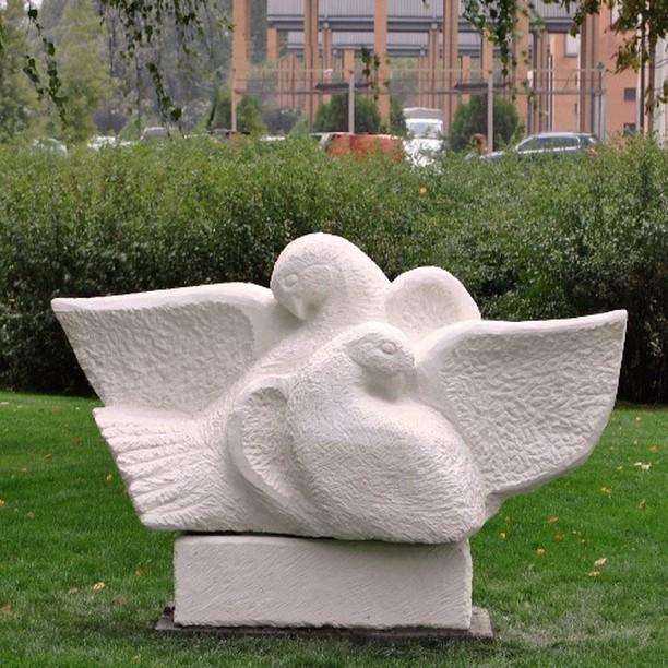 Sandstone Dove Pair Garden Sculpture